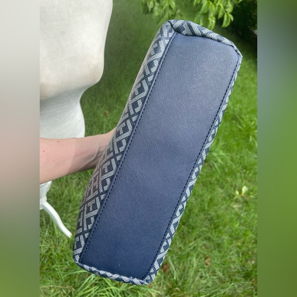 Tommy Hilfiger’s Blue Monogram Pattern Faux Leather Shoulder Bag GUC - Picture 6 of 10